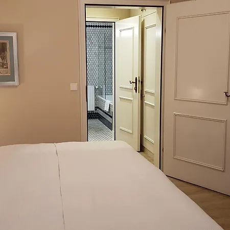 The Little Hotel 3*
